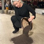 Erde ausgiessen_3457 Lore Galitz.jpg